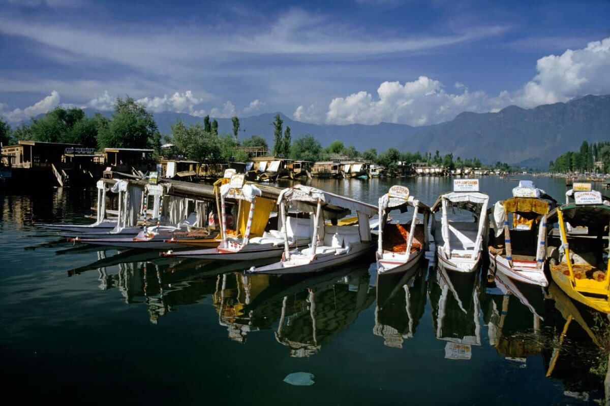 Is Srinagar Cold in April?