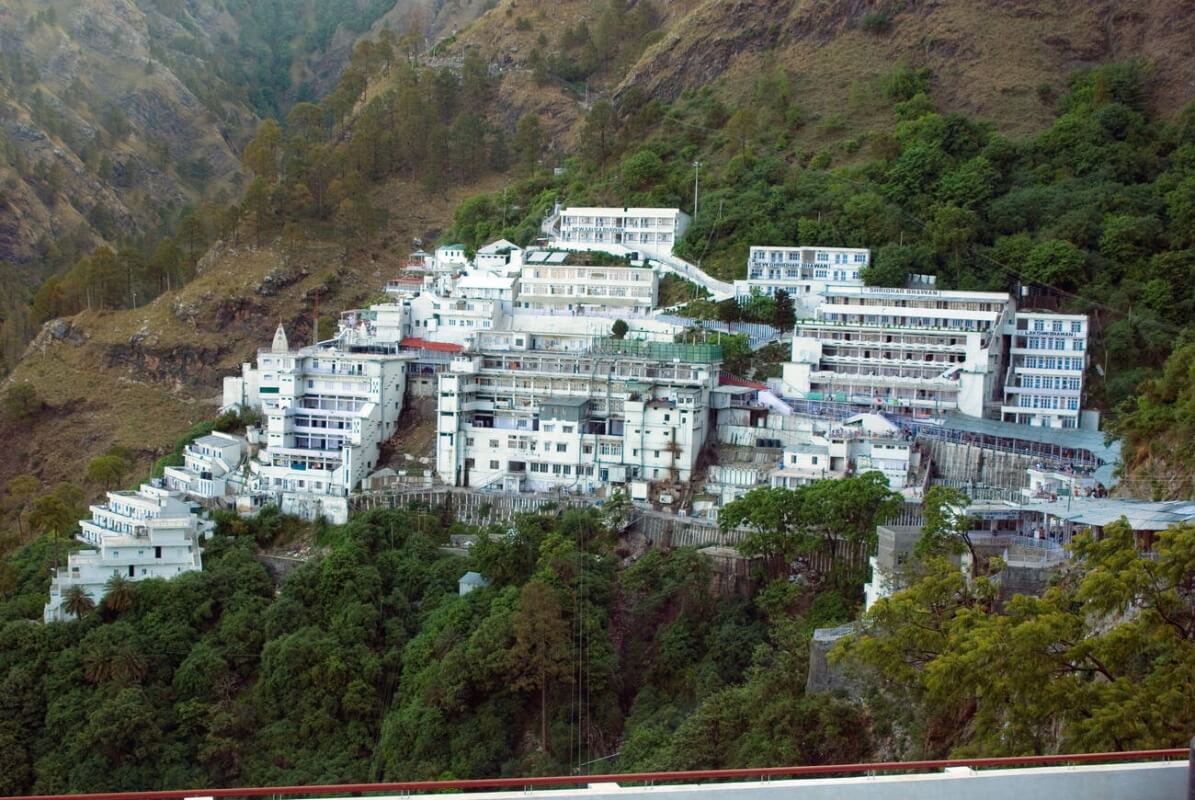 Top Hill Stations Near Vaishno Devi for Nature Lovers and Pilgrims