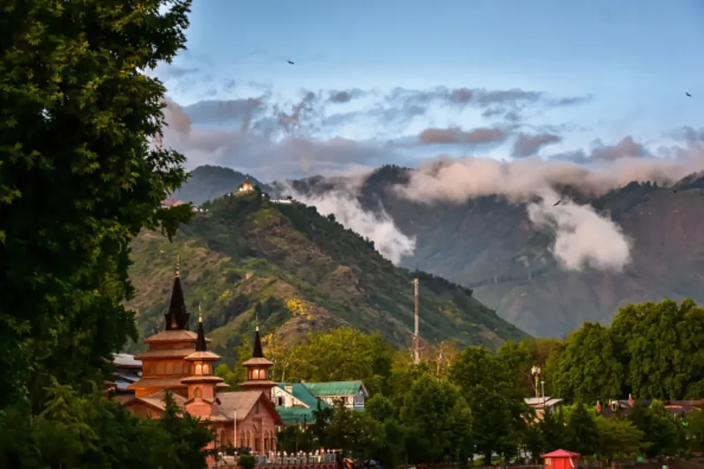 Srinagar Weather and Temperature in May